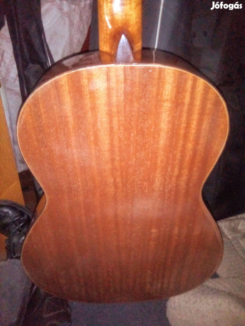 Exkluzív fényes mahagóni fa klasszikus gitár ritkaság plusz tok 