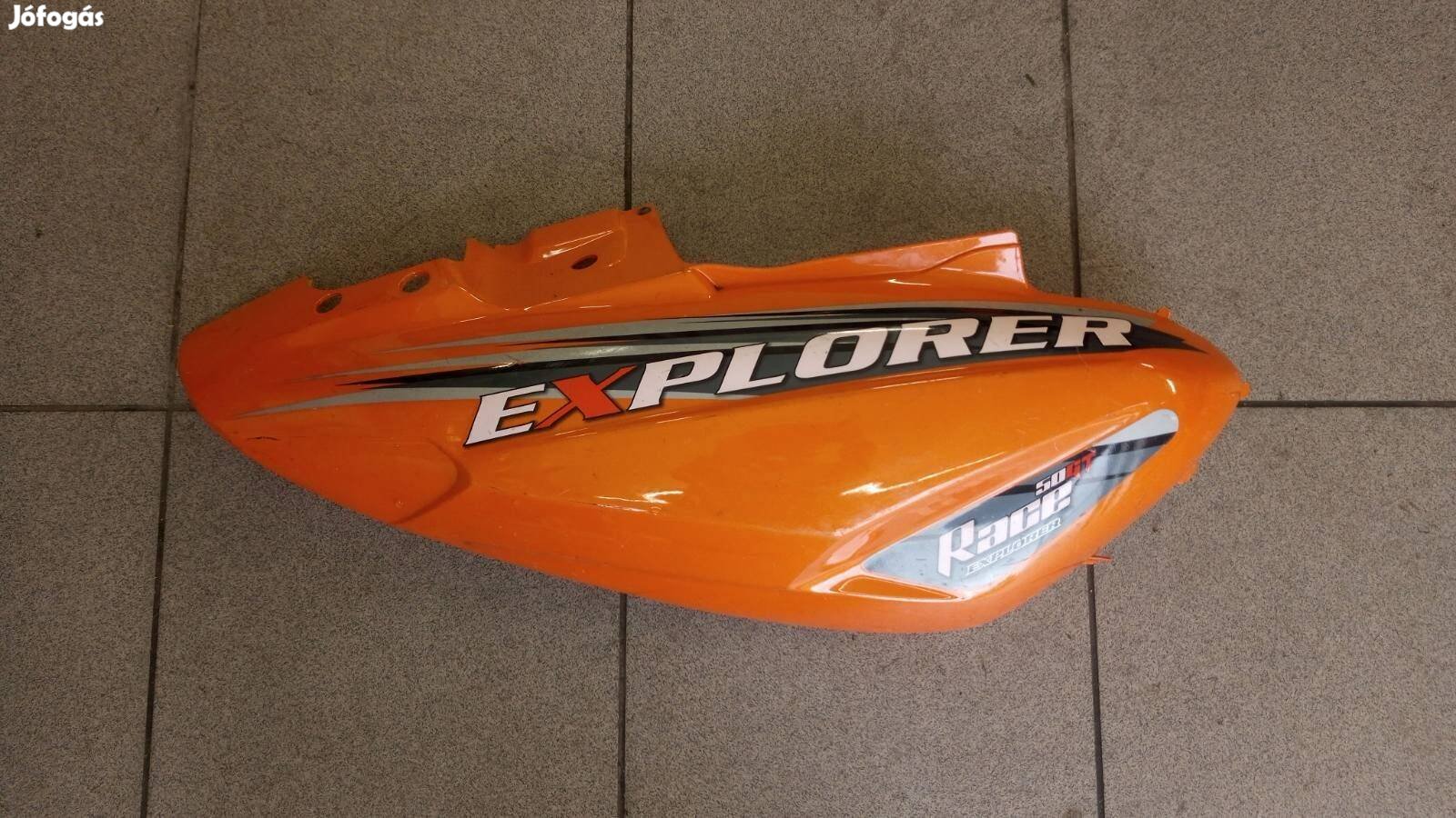 Explorer ülés alatti idom