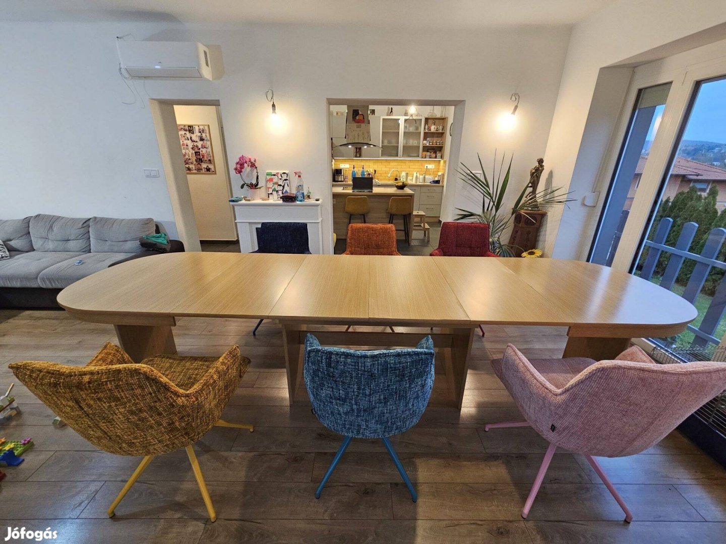 Extra nagyra kihúzható ebédlőasztal Óbudán eladó