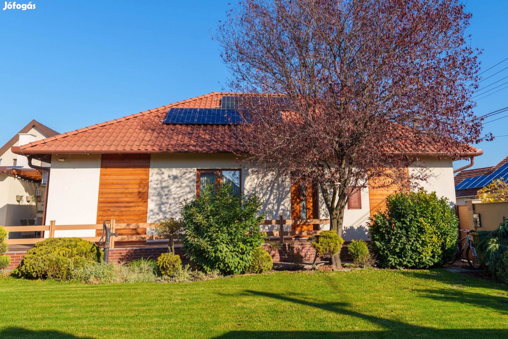 Extrákkal felszerelt családi ház a városközpont közelében!