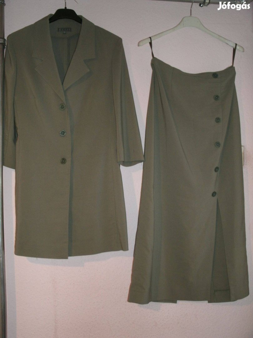 Exzil 38-as zöld kosztüm , hosszított blézerrel,
