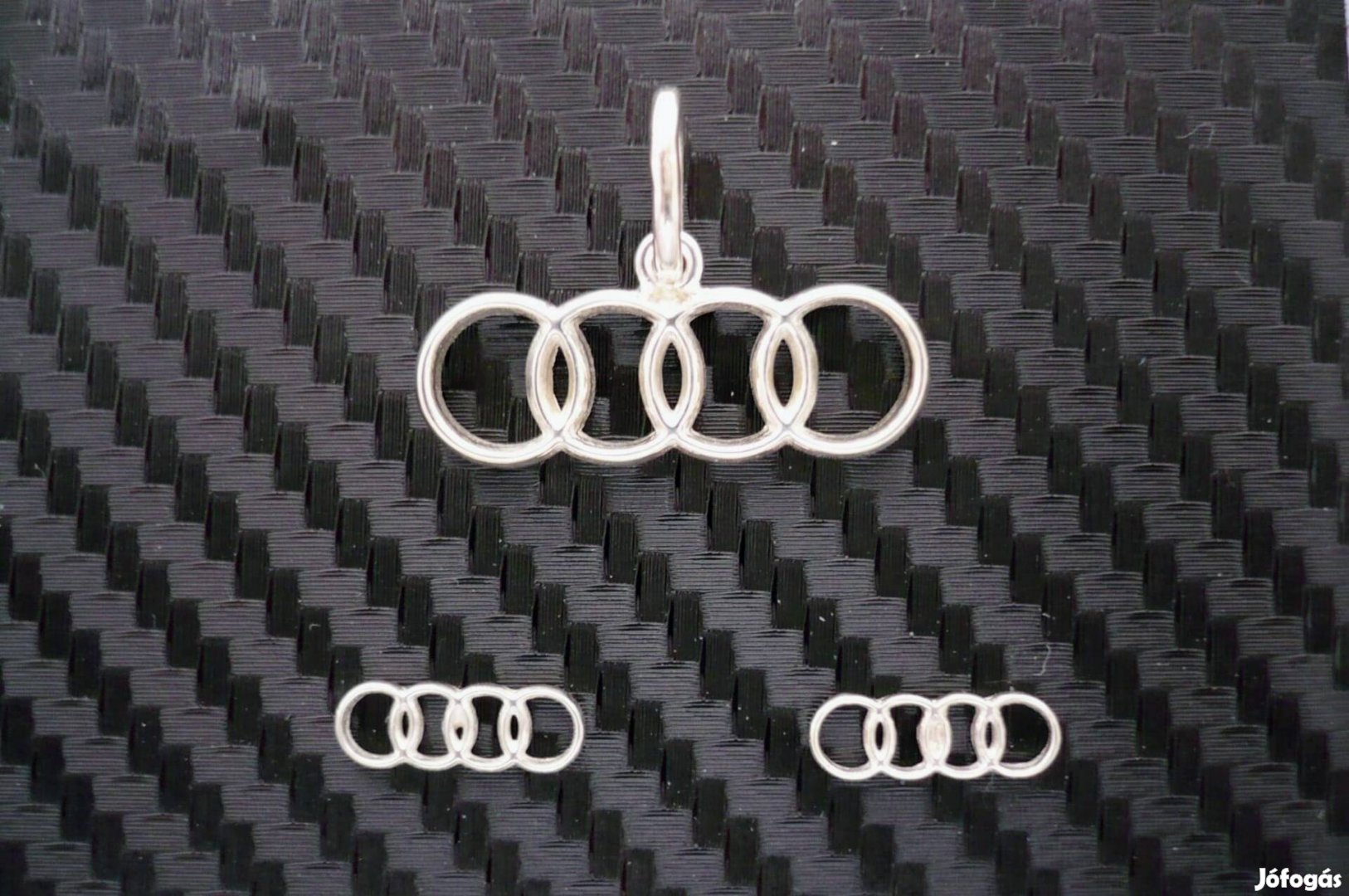 Ezüst Audi fülbevaló-medál szett