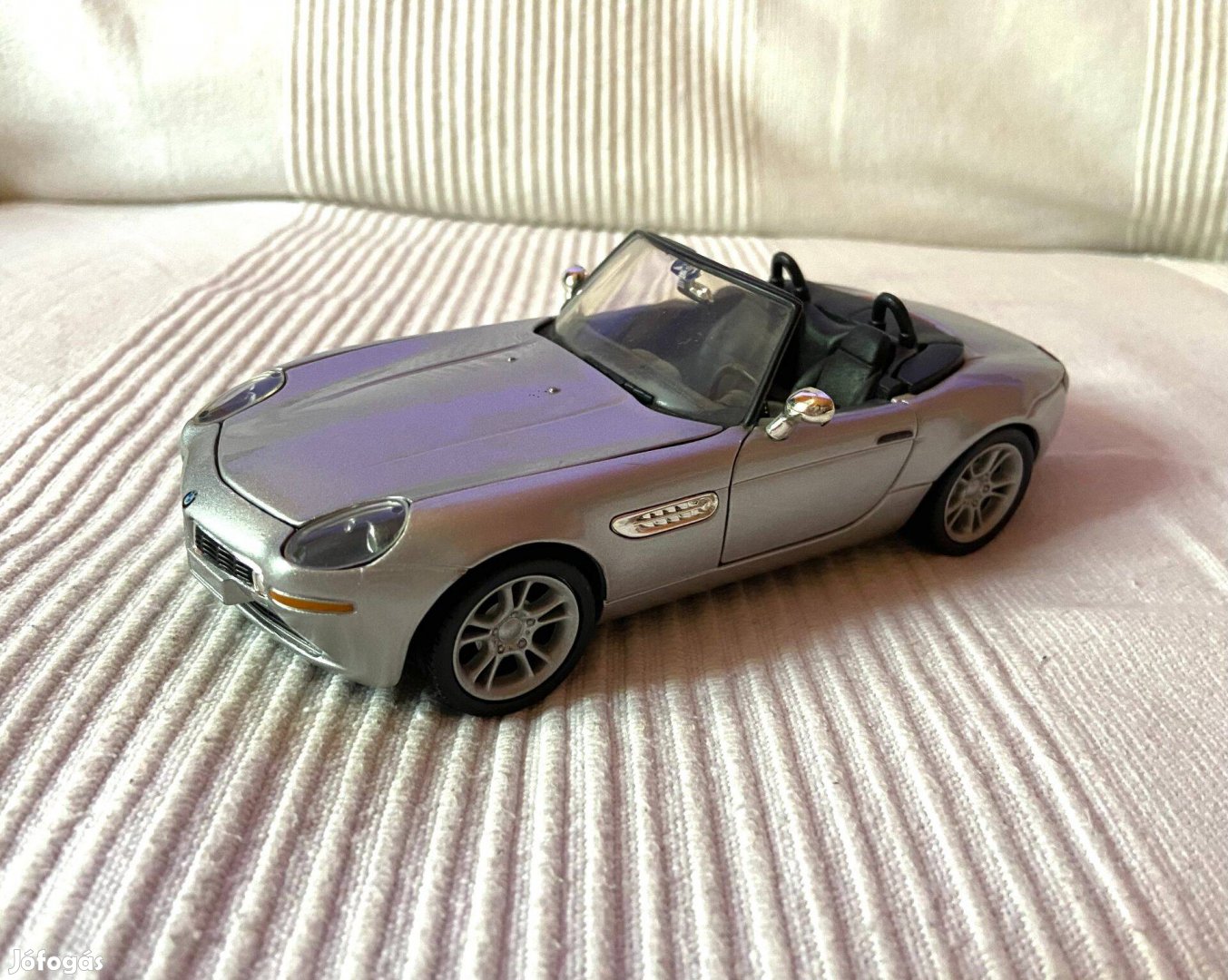 Ezüst BMW Z8 1:24 makett, játékautó