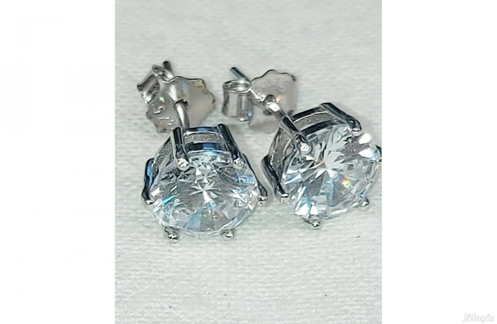 Ezüst Bedugós fülbevaló cirkon cirkónium 5mm kővel 1,25g