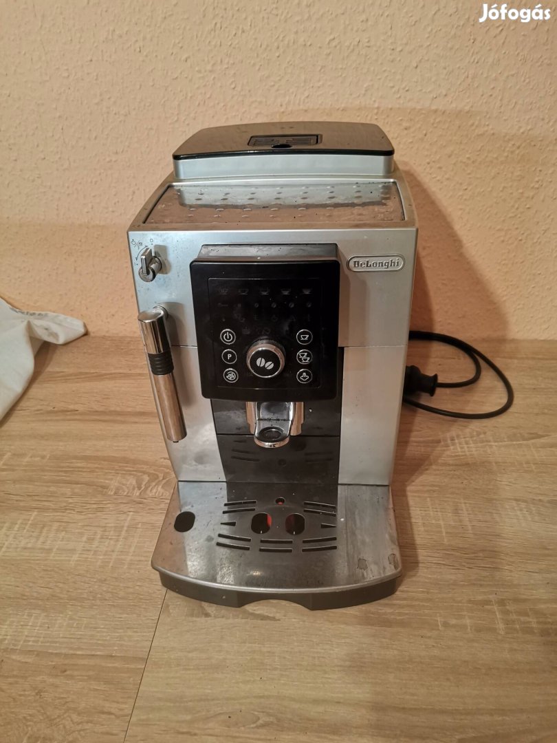 Ezüst Delonghi kávéfőző 