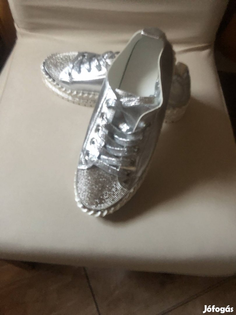 Ezüst cipő eladó