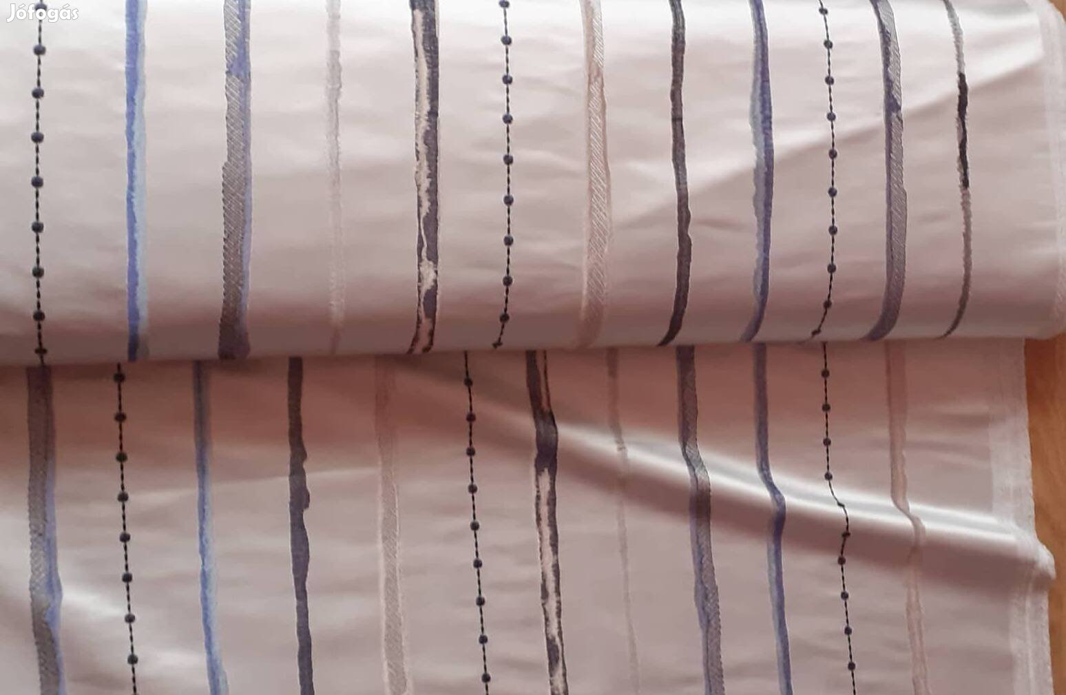 Ezüst csíkos sötétítő függöny (15m 140 cm)