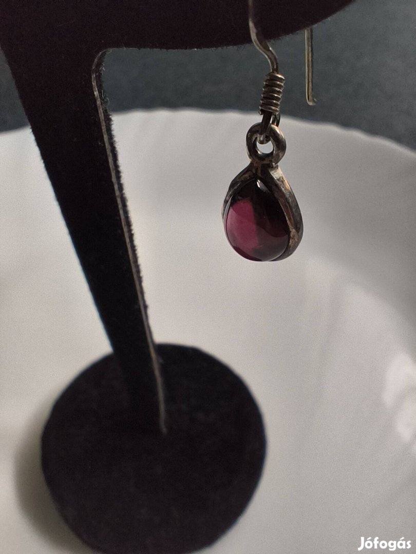 Ezüst fülbevaló gránáttal