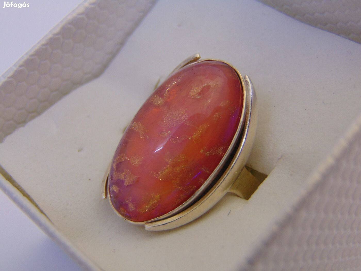 Ezüst impozáns gyűrű, rózsaszínes nagy kővel, 16,6 mm