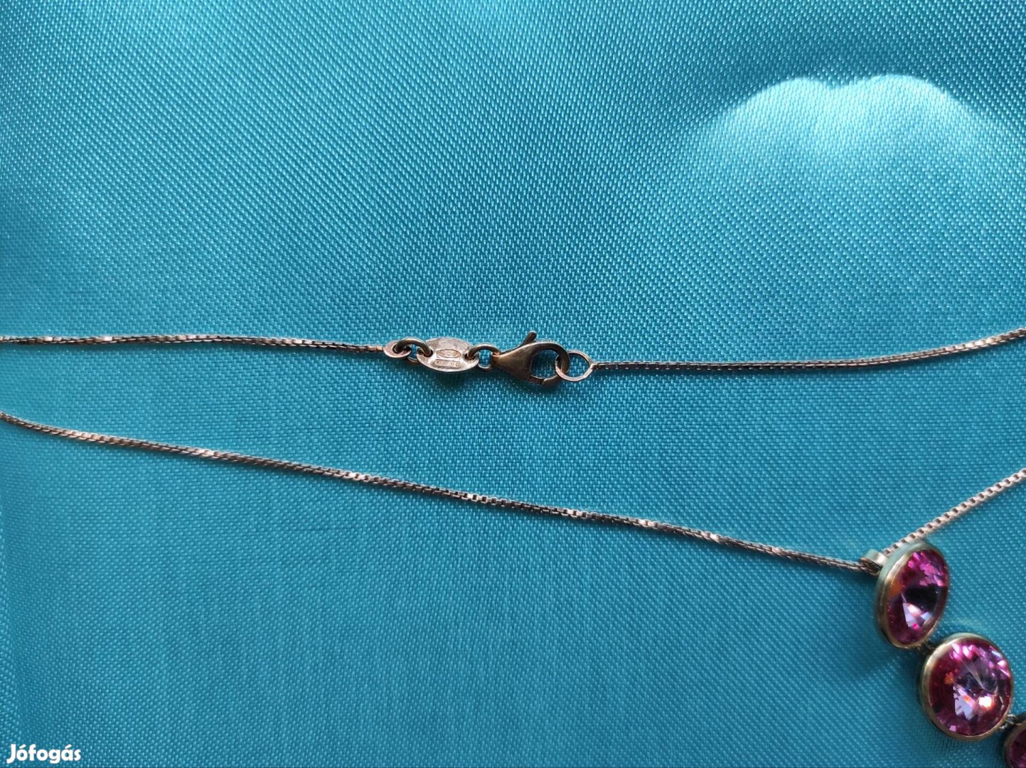 Ezüst nyaklánc rózsaszín köves medállal