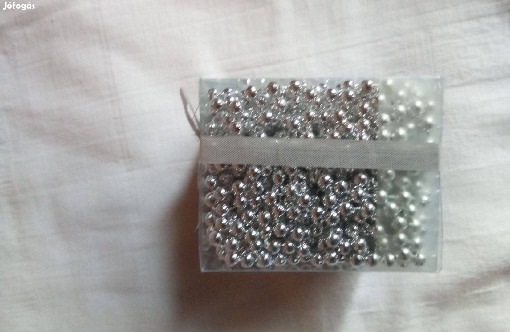 Ezüst színű gyöngyfüzér bontatlan csomagolás