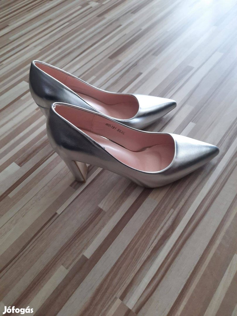 Ezüst színű gyönyörű női cipő 38-as méret