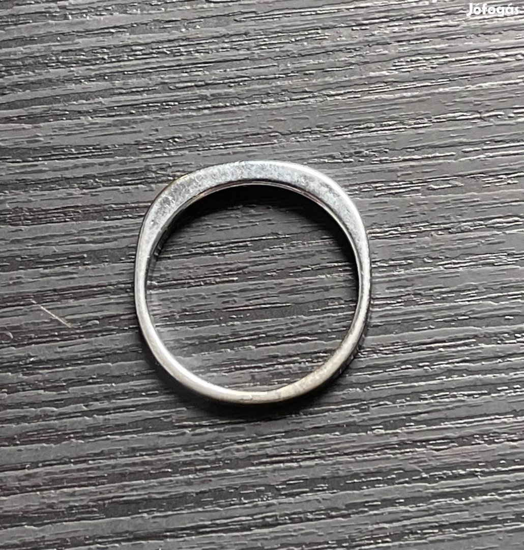Ezüst színű gyűrű