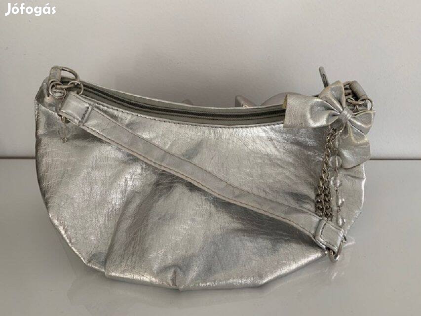 Ezüst színű kis táska alkalmi táska
