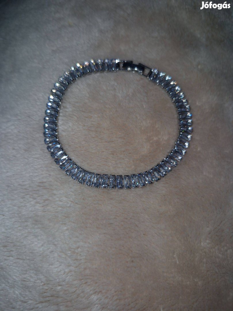 Ezüst színű köves karlánc, karkötő