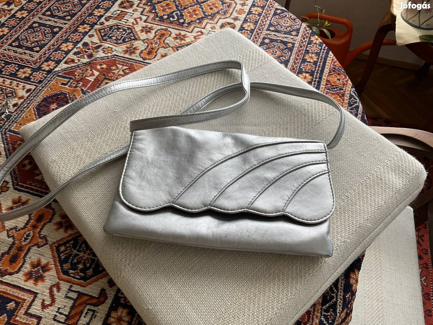 Ezüst színű régi bőr táska