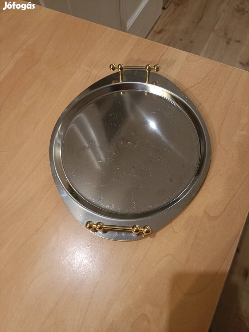 Ezüst színű tálca