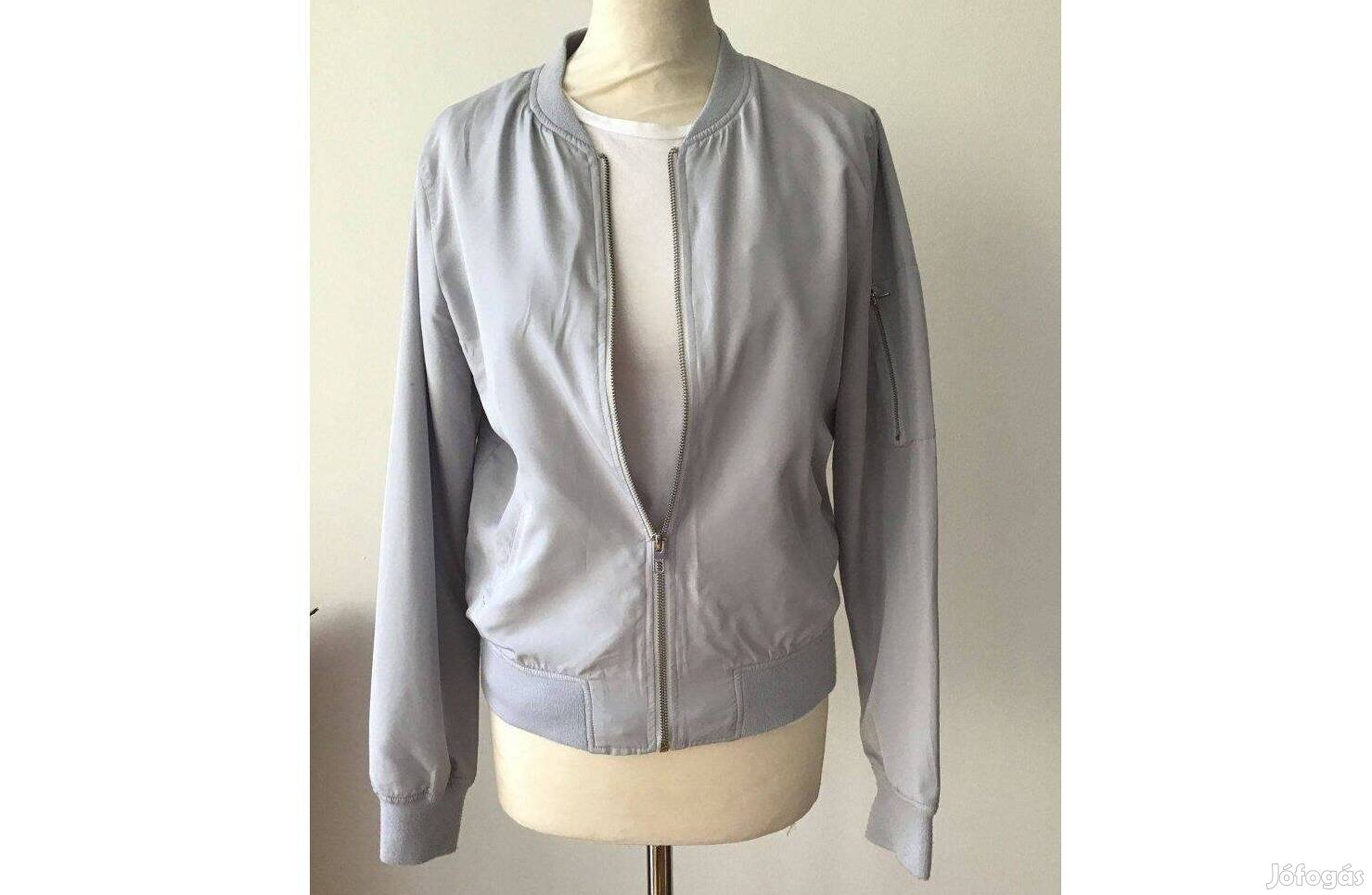 Ezüst szürke színű, selyemfényű, női dzseki, bomber. M-es