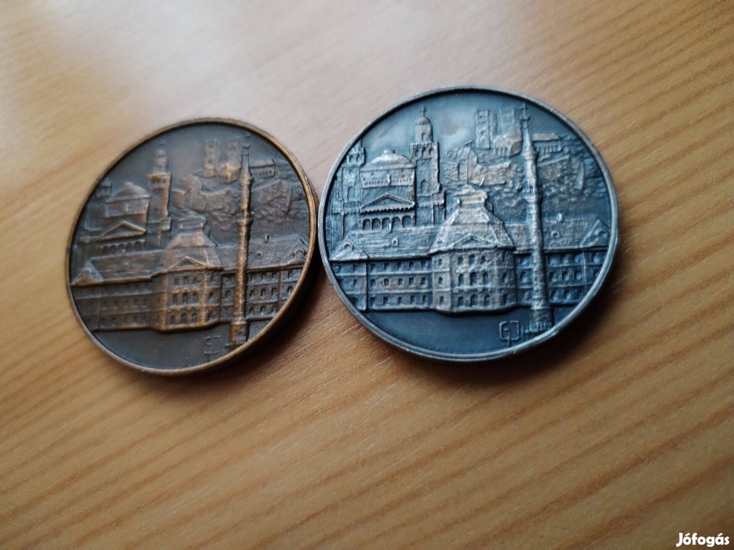 Ezüstözött bronz Eger emlékérem 2 db