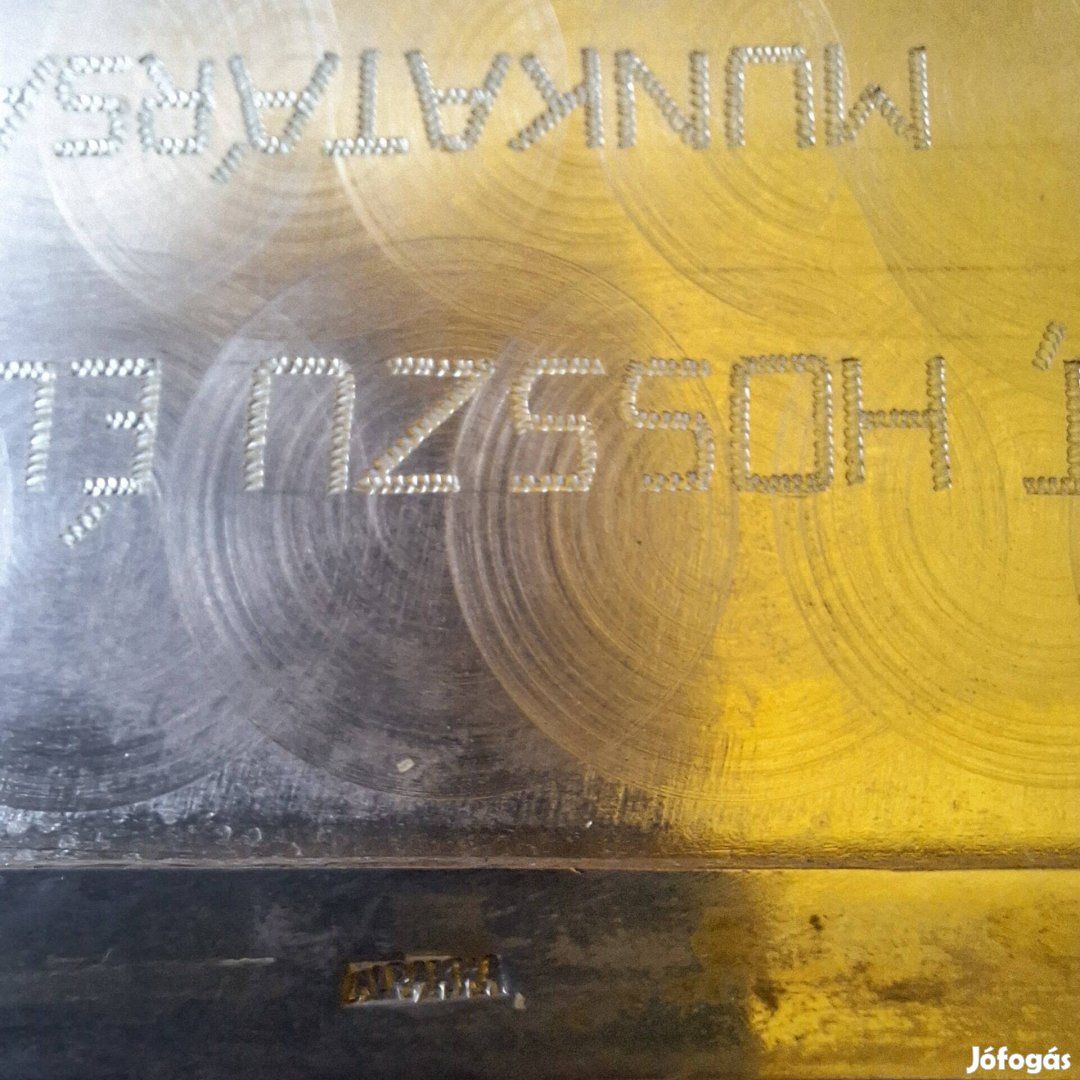 Ezüstözött zenélő doboz