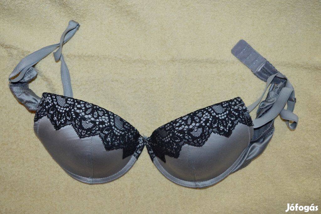 Ezüstszürke 75B-s melltartó
