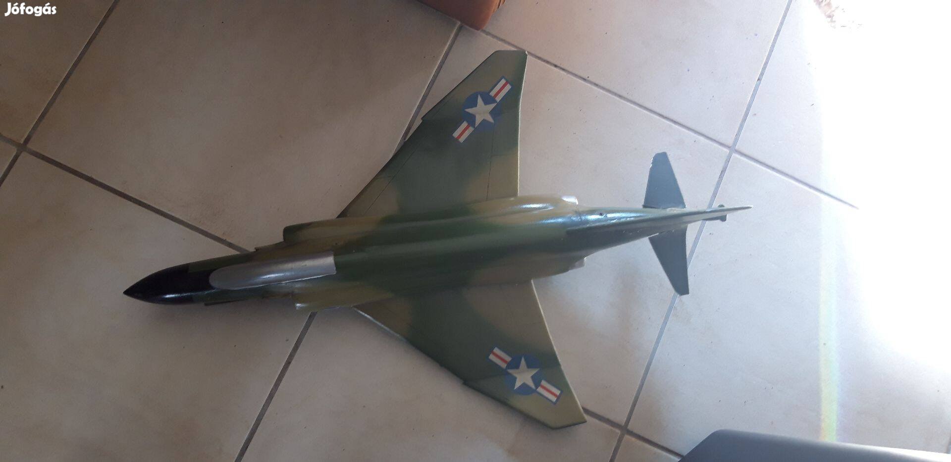 F4 fanom repülő 1:16