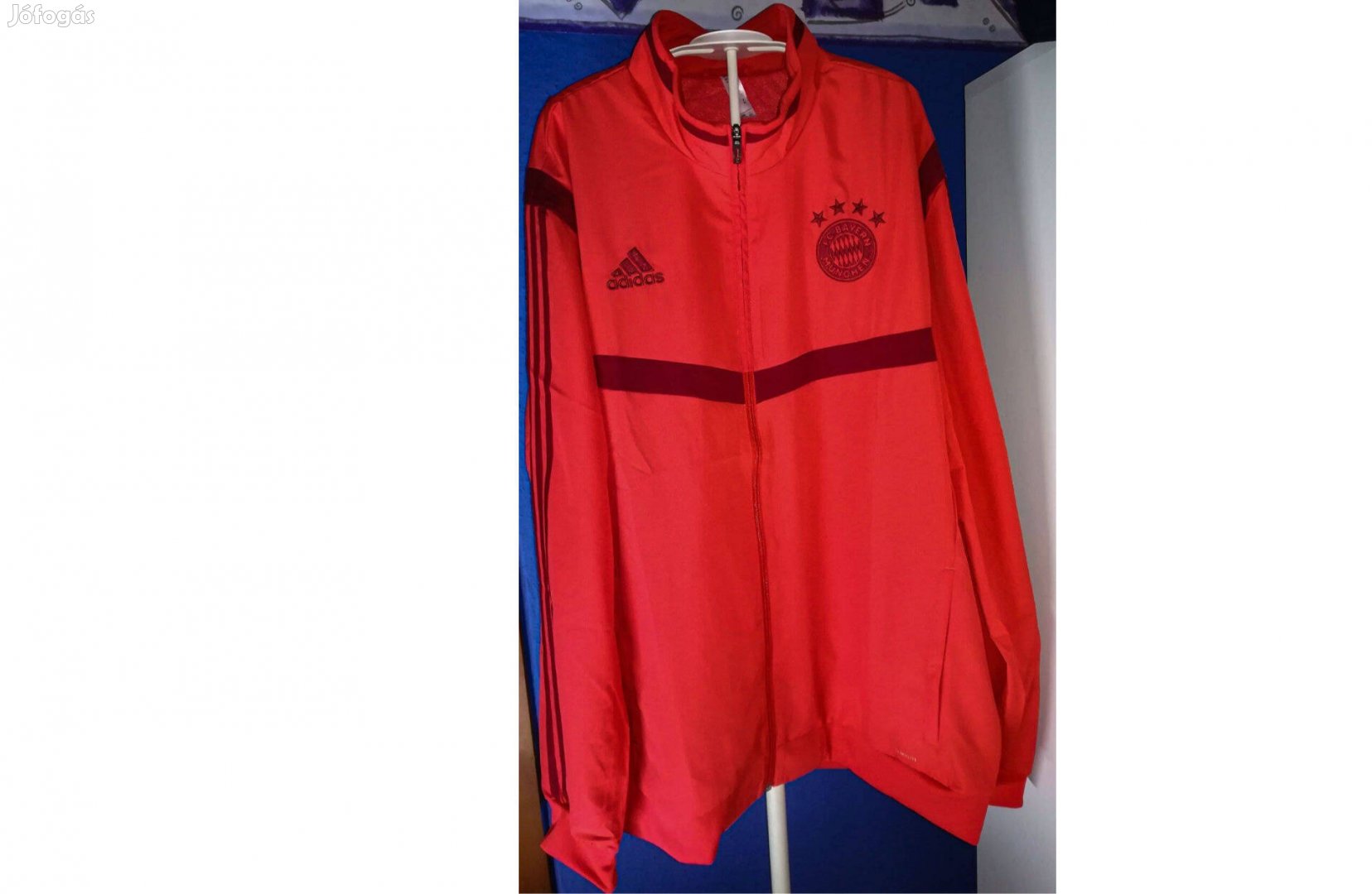 FC Bayern Müchen eredeti adidas korall-piros cipzáras felső (XL-es)