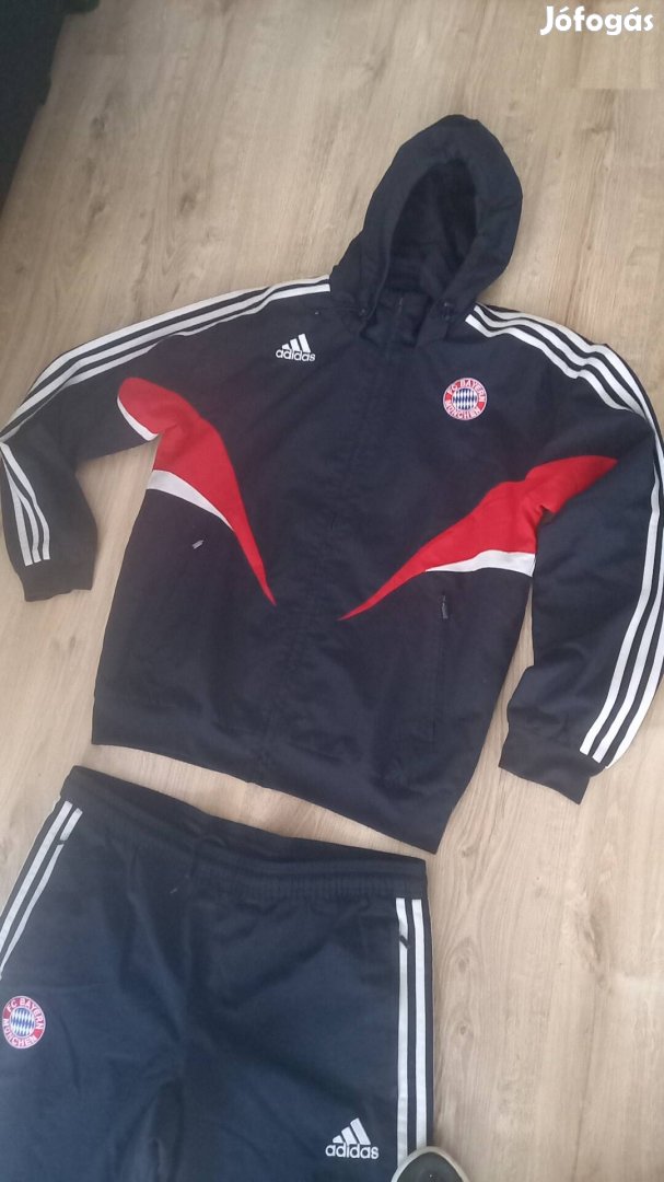 FC Bayern München M-es Adidas férfi melegítő együttes!