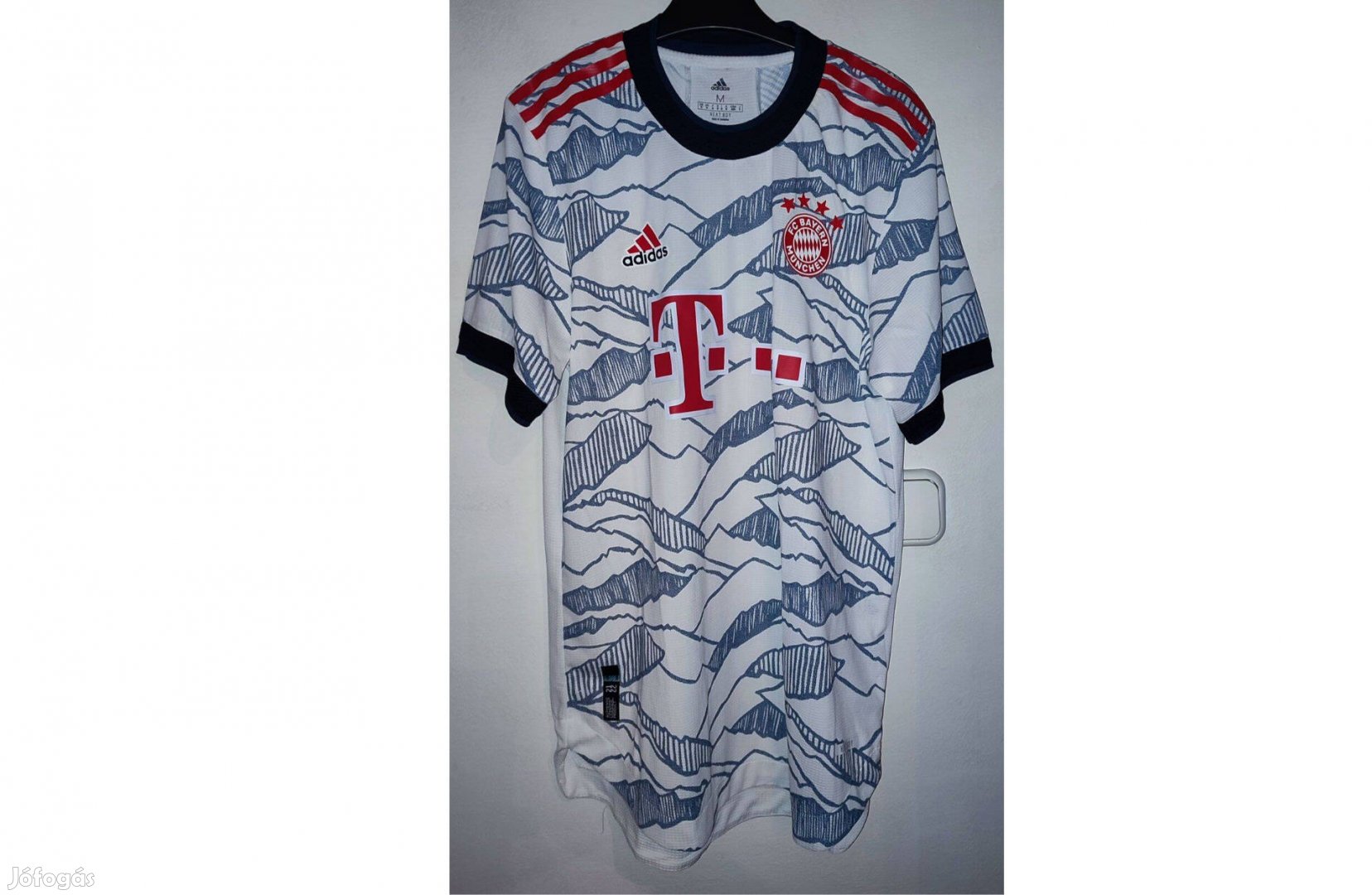 FC Bayern München eredeti adidas 2021-22-es kék fehér mez (M-es)
