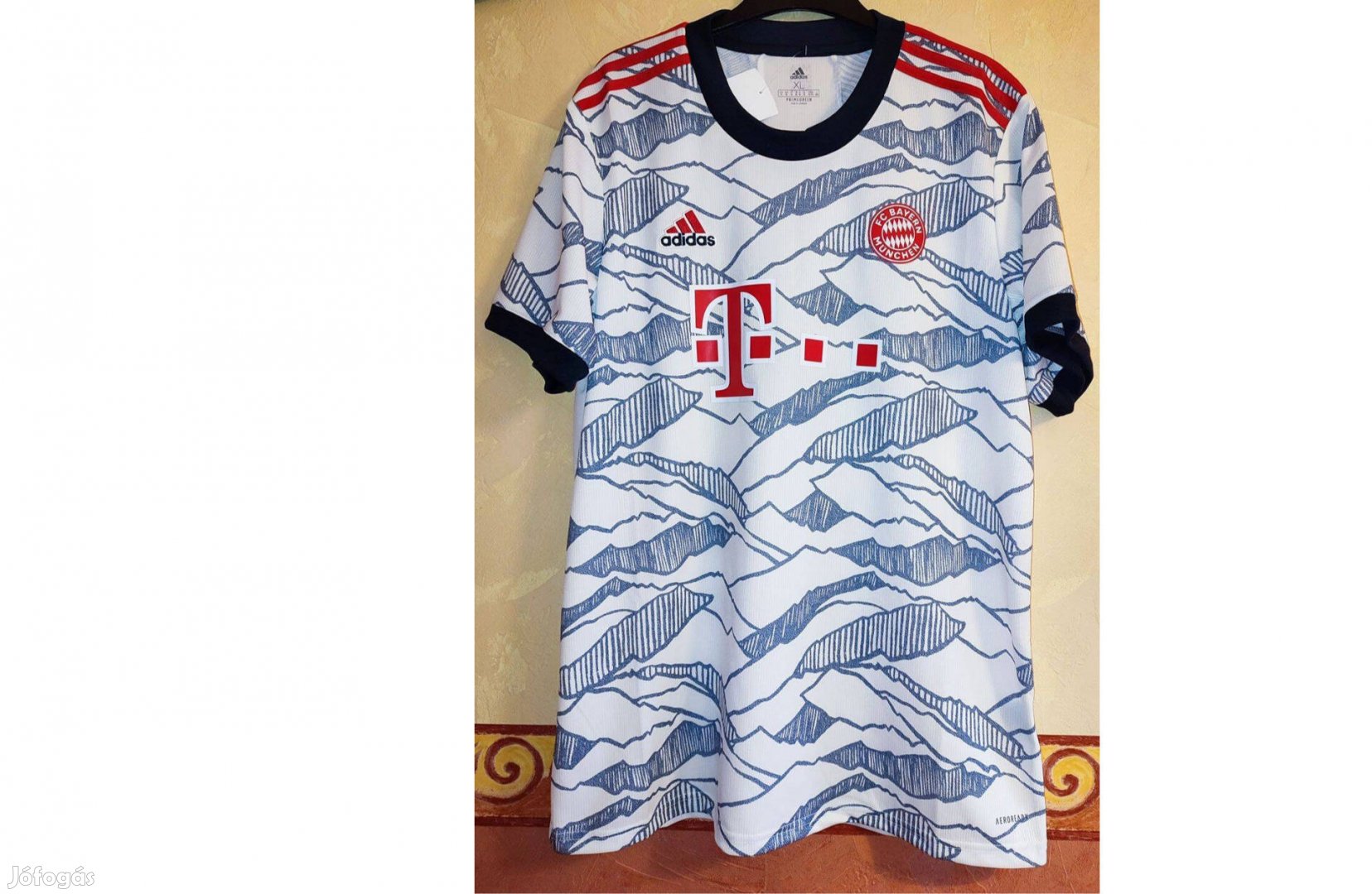 FC Bayern München eredeti adidas 2021-22 fehér mintás mez (XL)