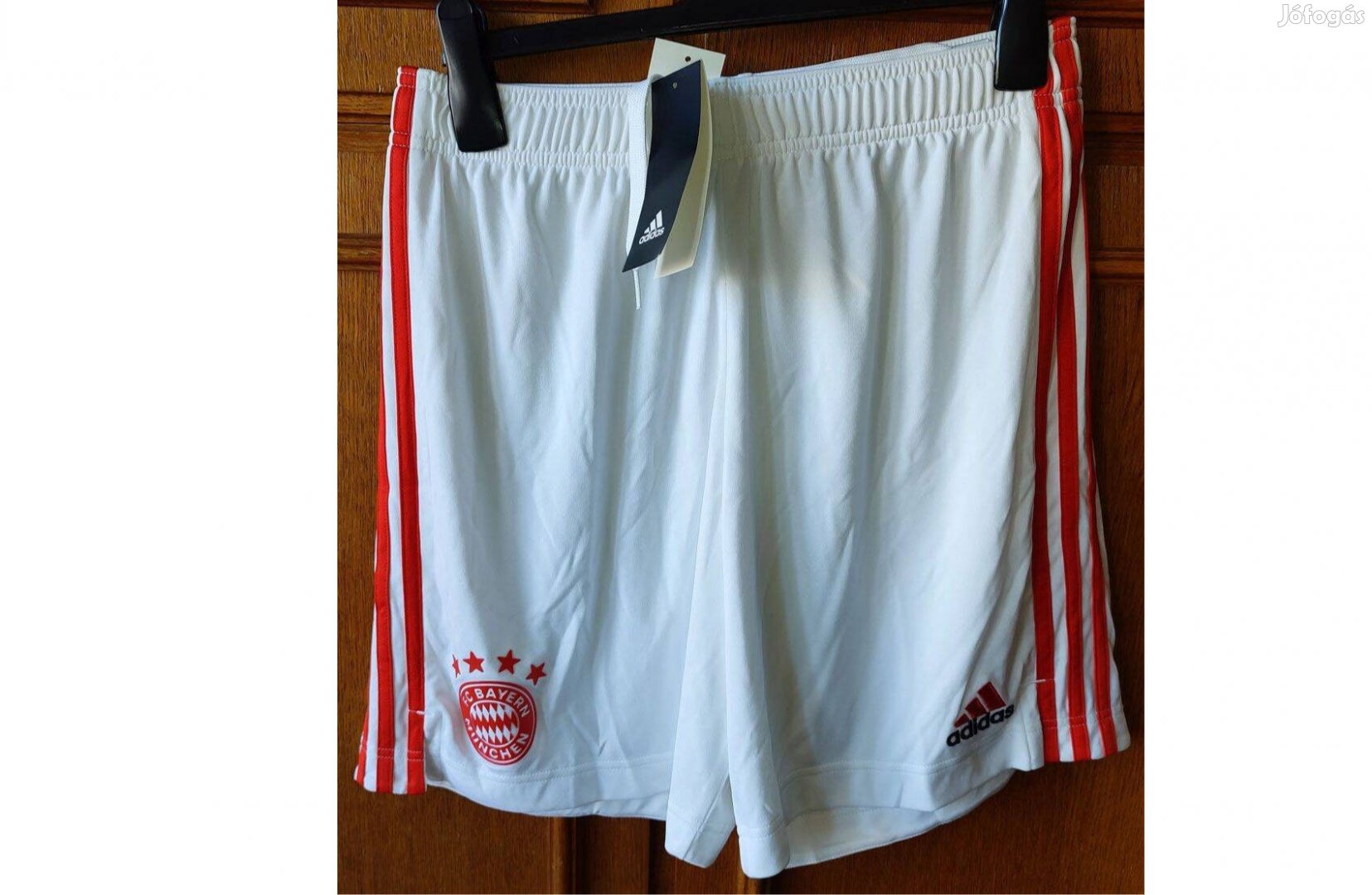 FC Bayern München eredeti adidas fehér piros rövid nadrág (M-es)