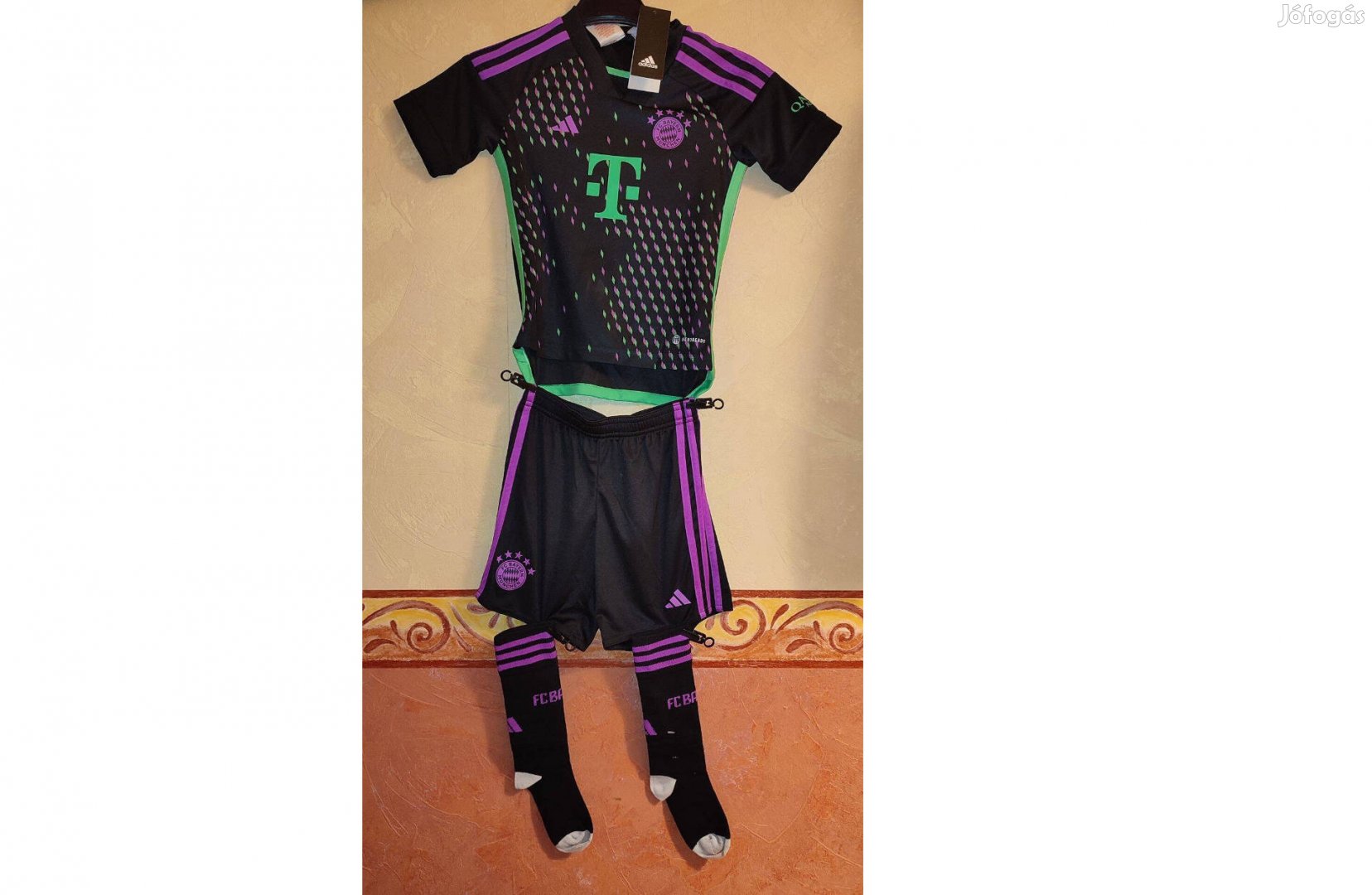 FC Bayern München eredeti adidas fekete gyerek szett (116)