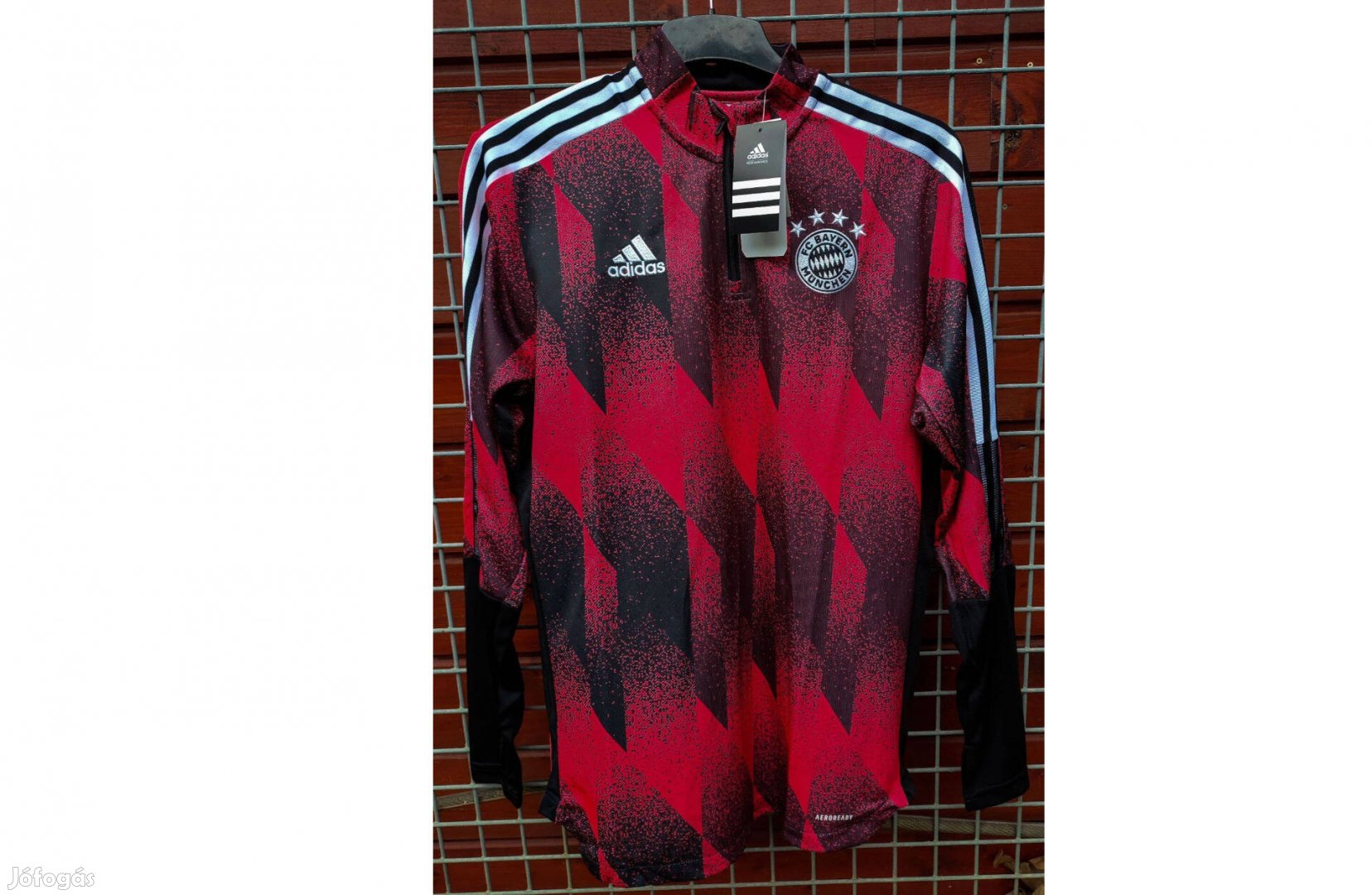 FC Bayern München eredeti adidas fekete piros hosszú ujjú felső (M)
