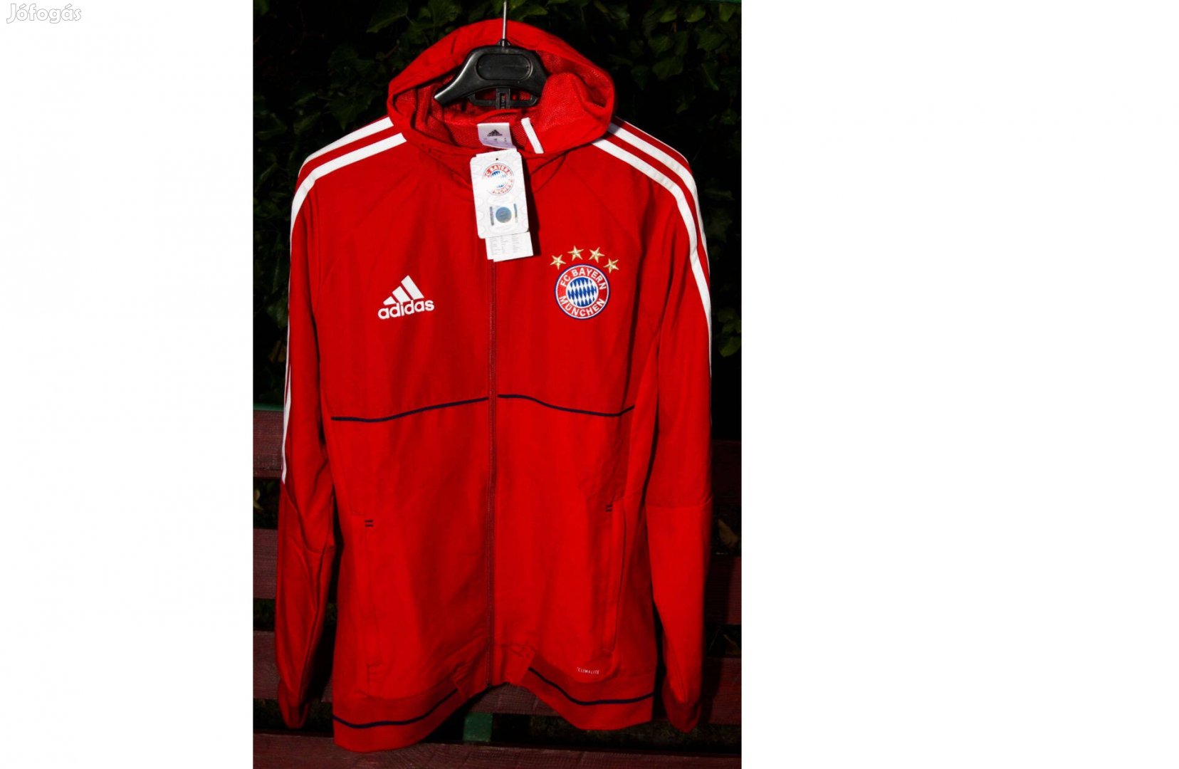 FC Bayern München eredeti adidas kapucnis piros dzseki (XS)