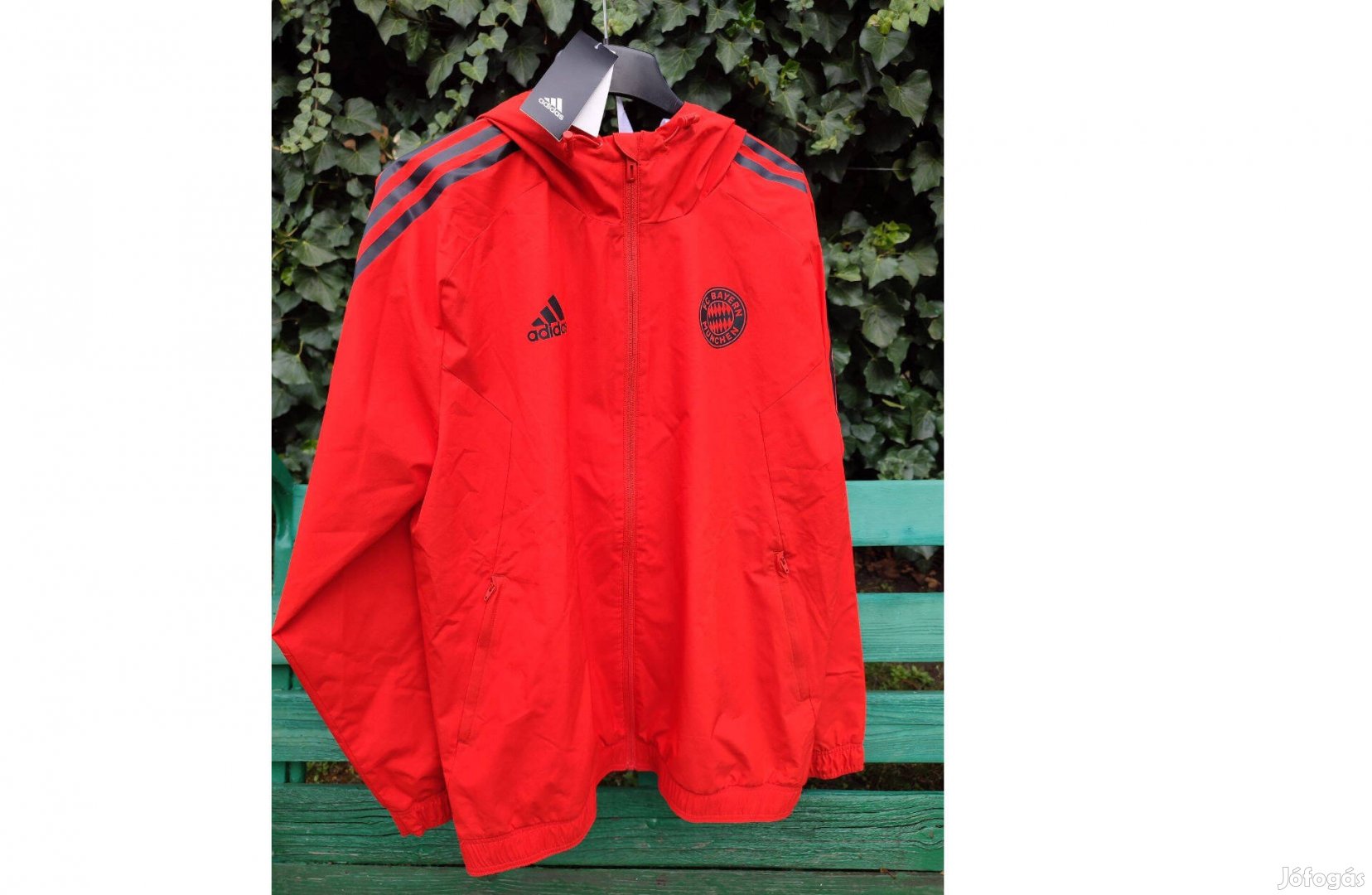 FC Bayern München eredeti adidas piros kapucnis dzseki (M-es)