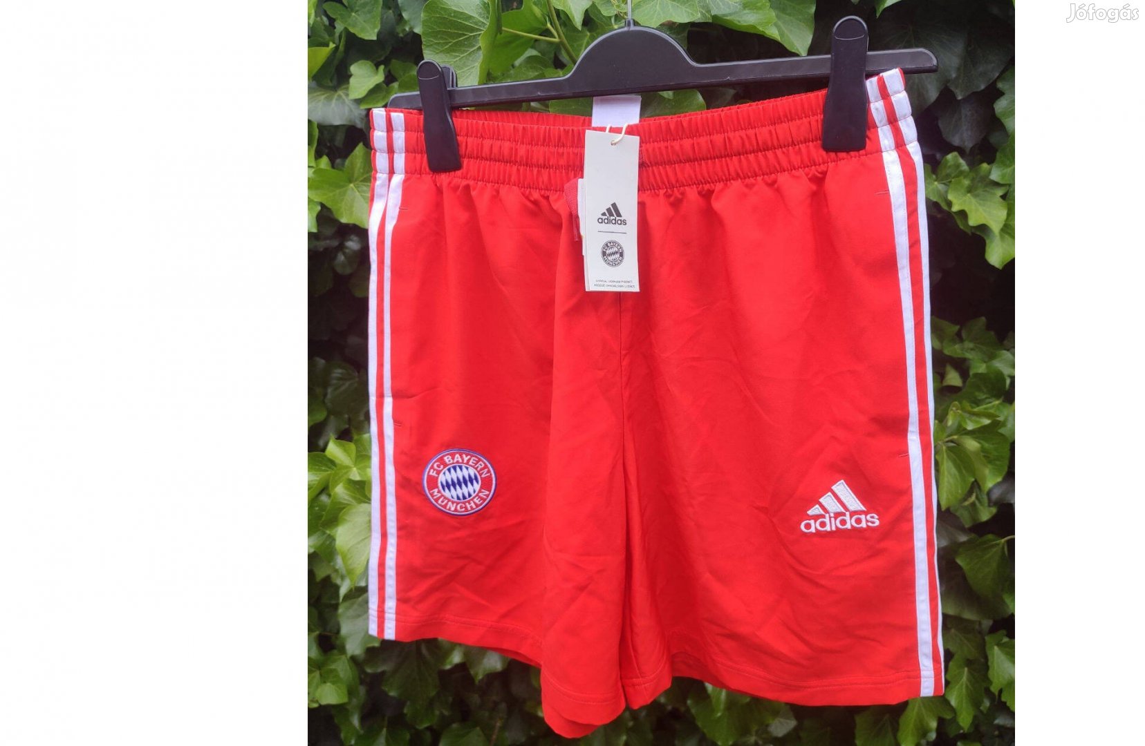 FC Bayern München eredeti adidas piros rövid nadrág (M)