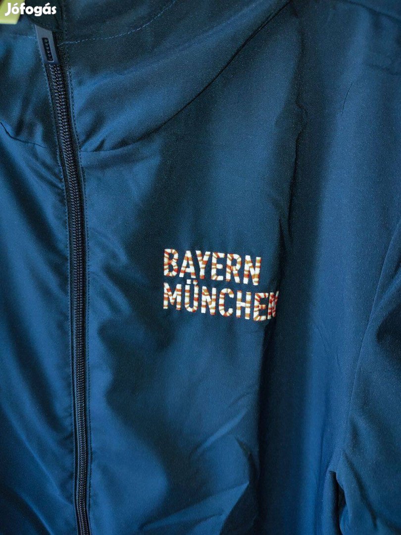 FC Bayern München eredeti adidas sötétkék kapucnis dzseki (M-es)