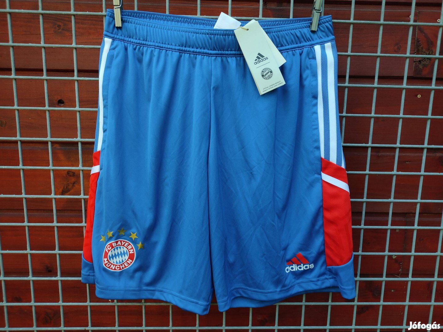 FC Bayern München eredeti adidas világoskék piros rövid nadrág (M)