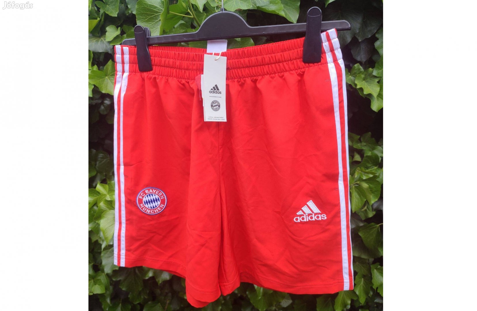 FC Bayern München eredeti piros adidas rövid nadrág M