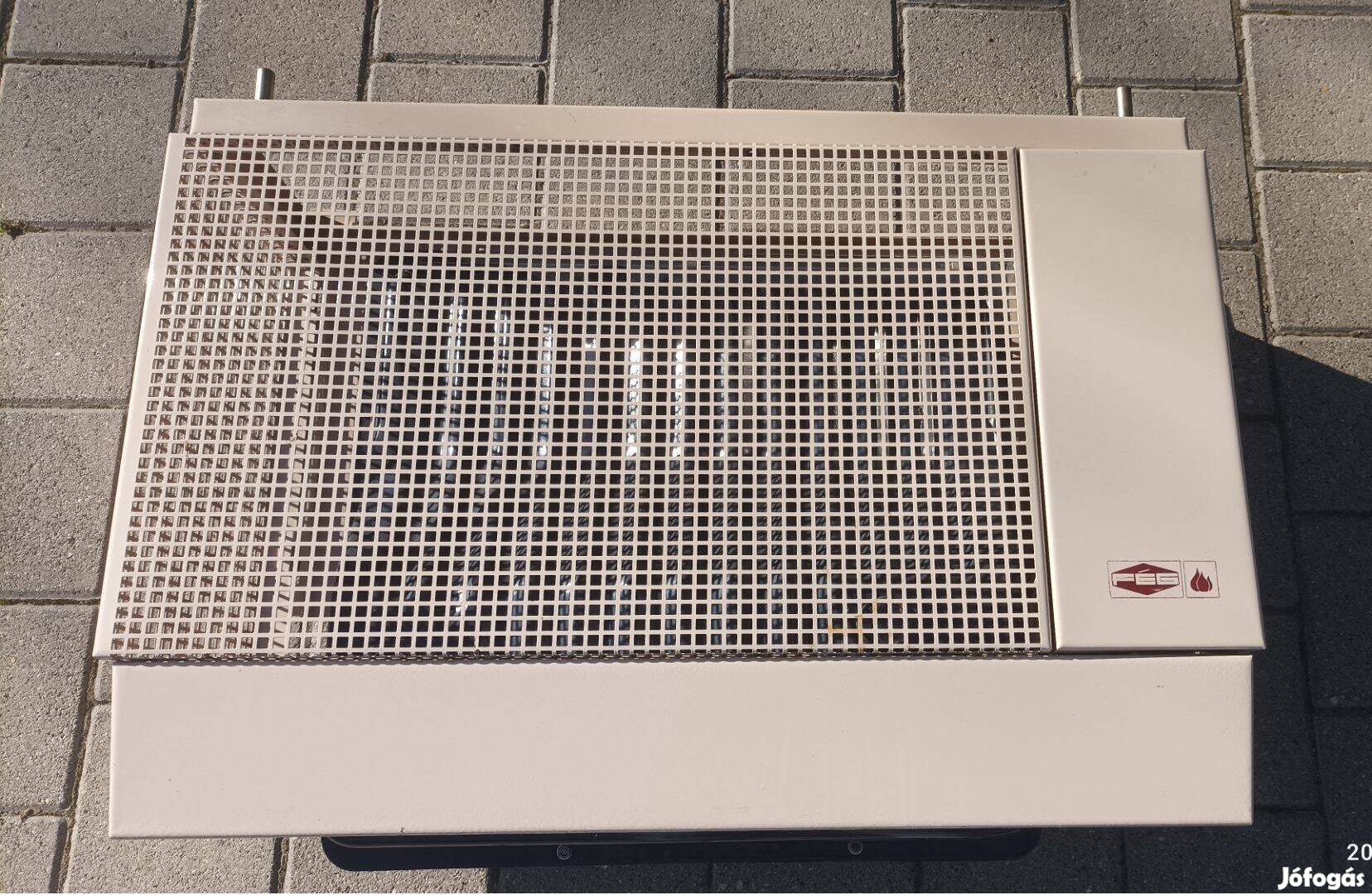 FÉG F8.50 konvektor Parapetes