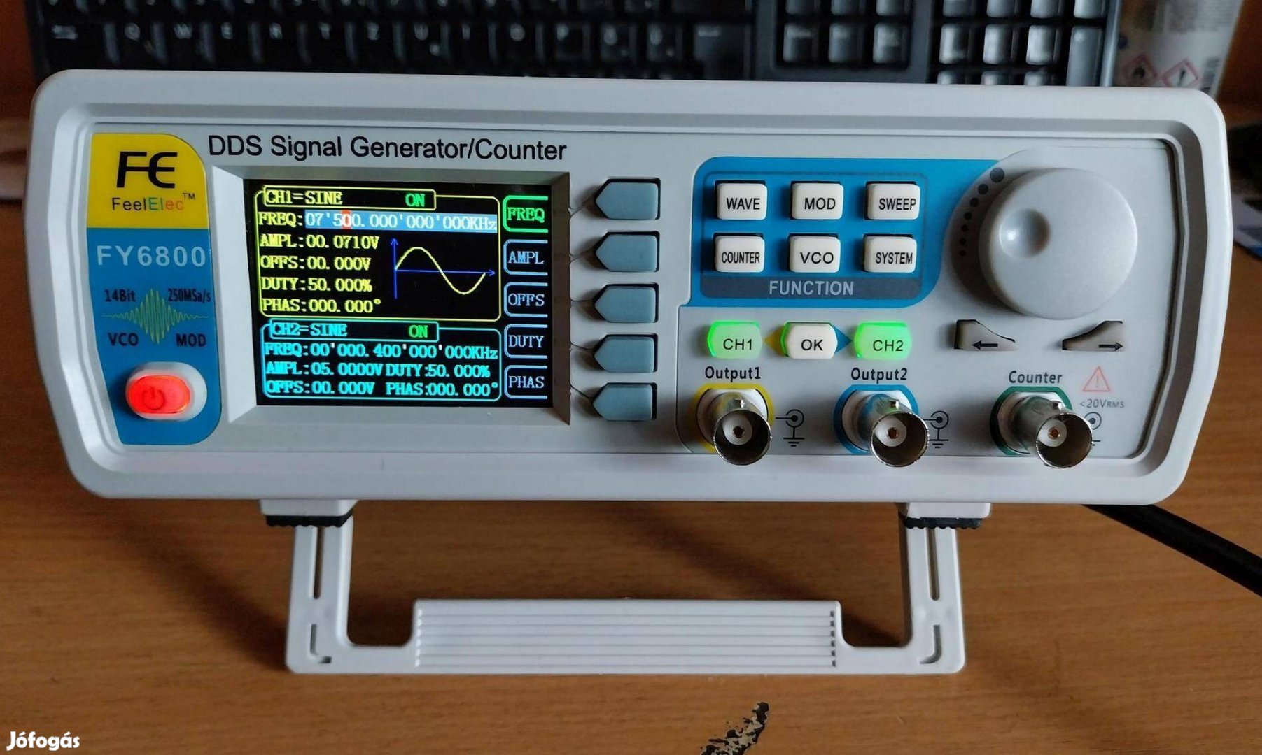 FY6800 szignál / függvény generátor 60MHz-es