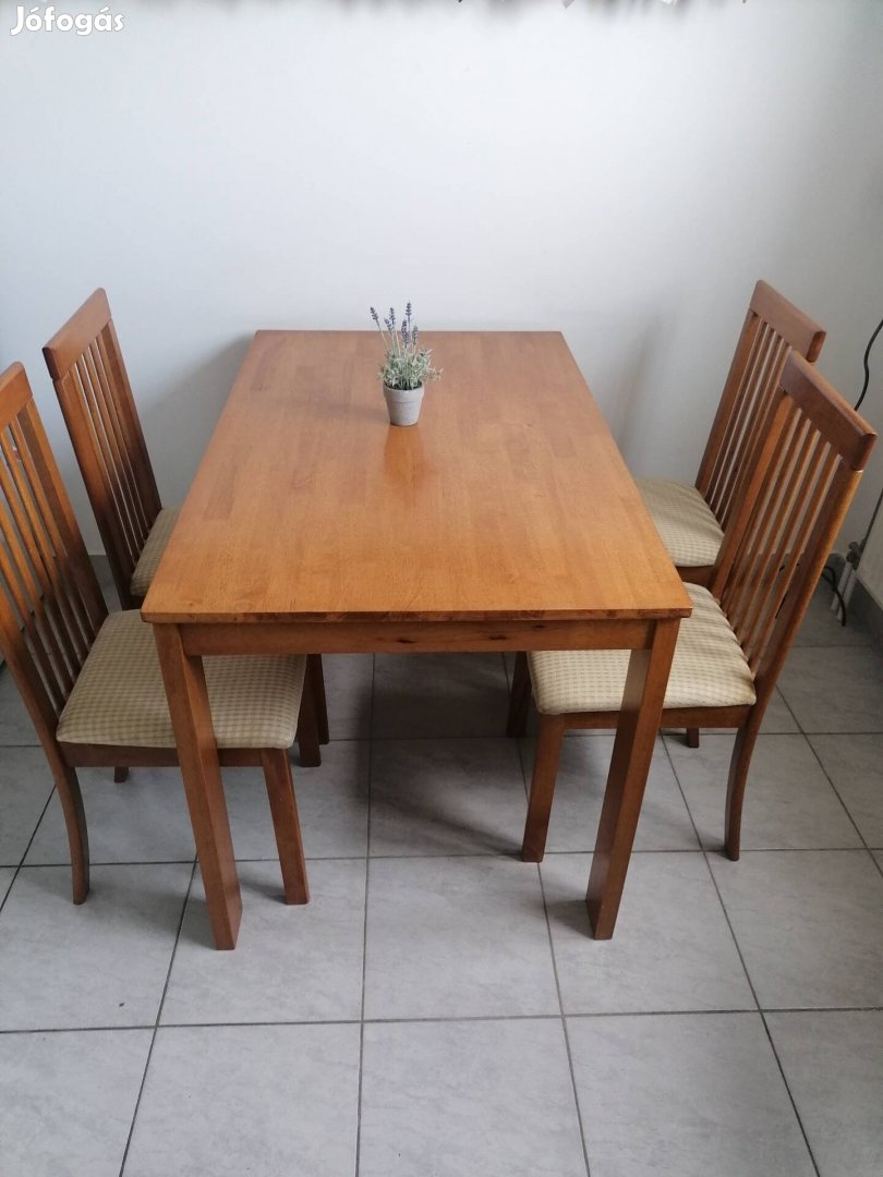 Fa Asztal 4 székkel eladó