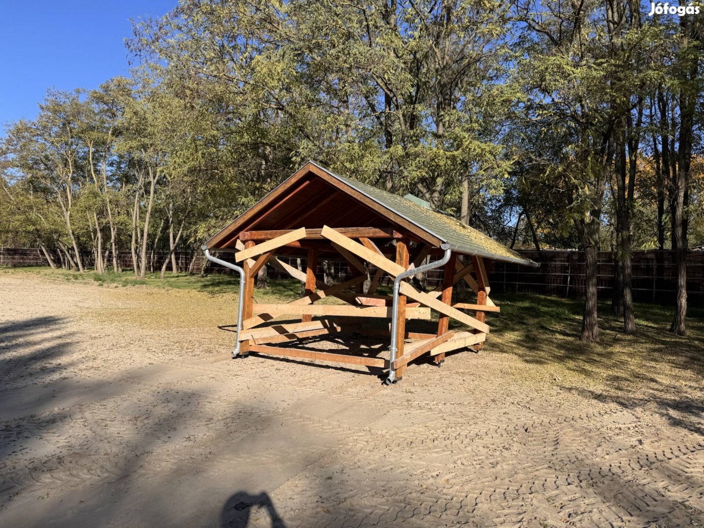 Fa Szalétli zsindely tetővel 4x4m