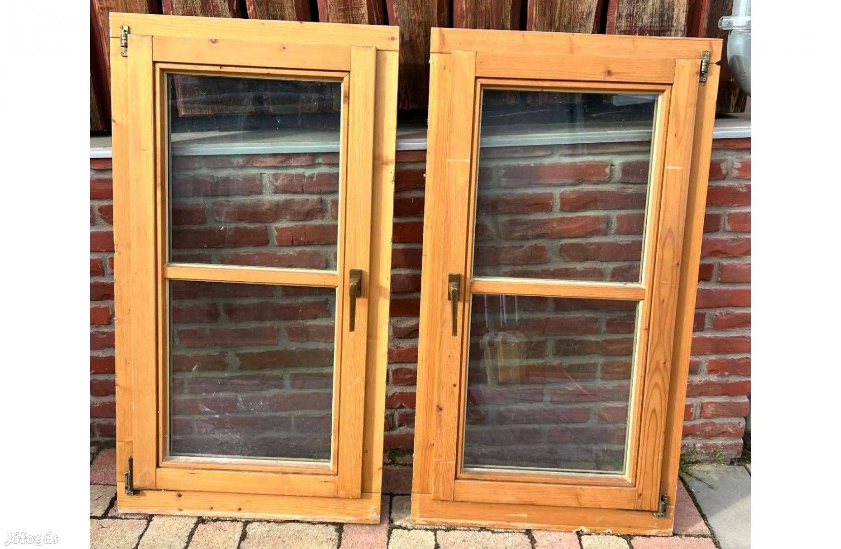 Fa ablak 2 db egyforma 67 x 123 cm