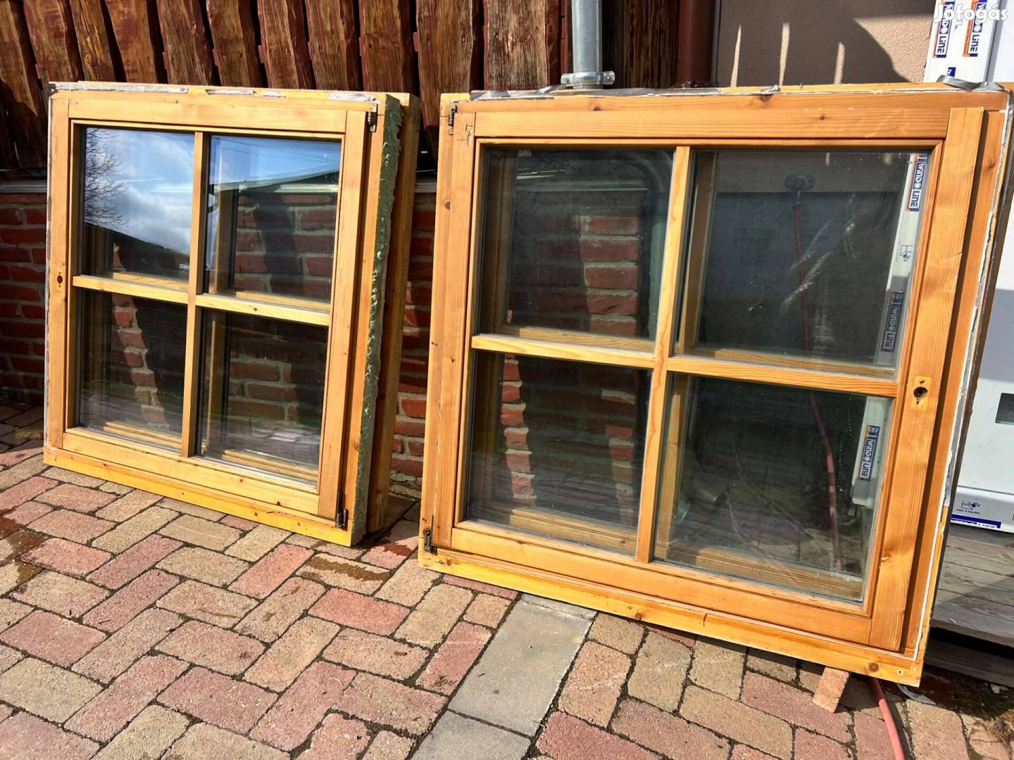 Fa ablak 4 db egyforma 123 x 123 cm szép állapotban!