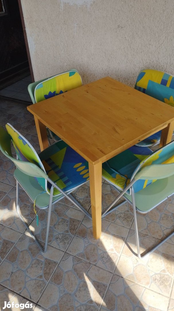 Fa asztal 4db székkel+ülőpárna
