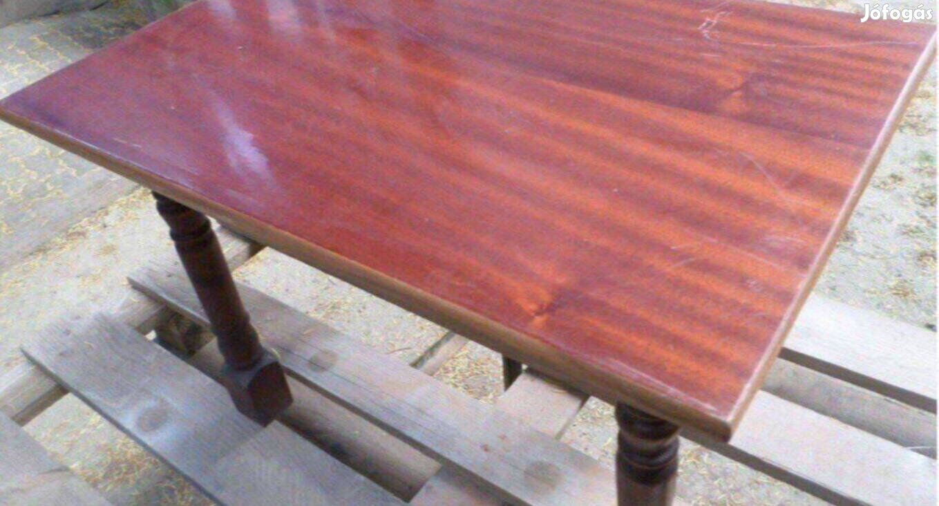 Fa asztal dohányzóasztal kicsi méret