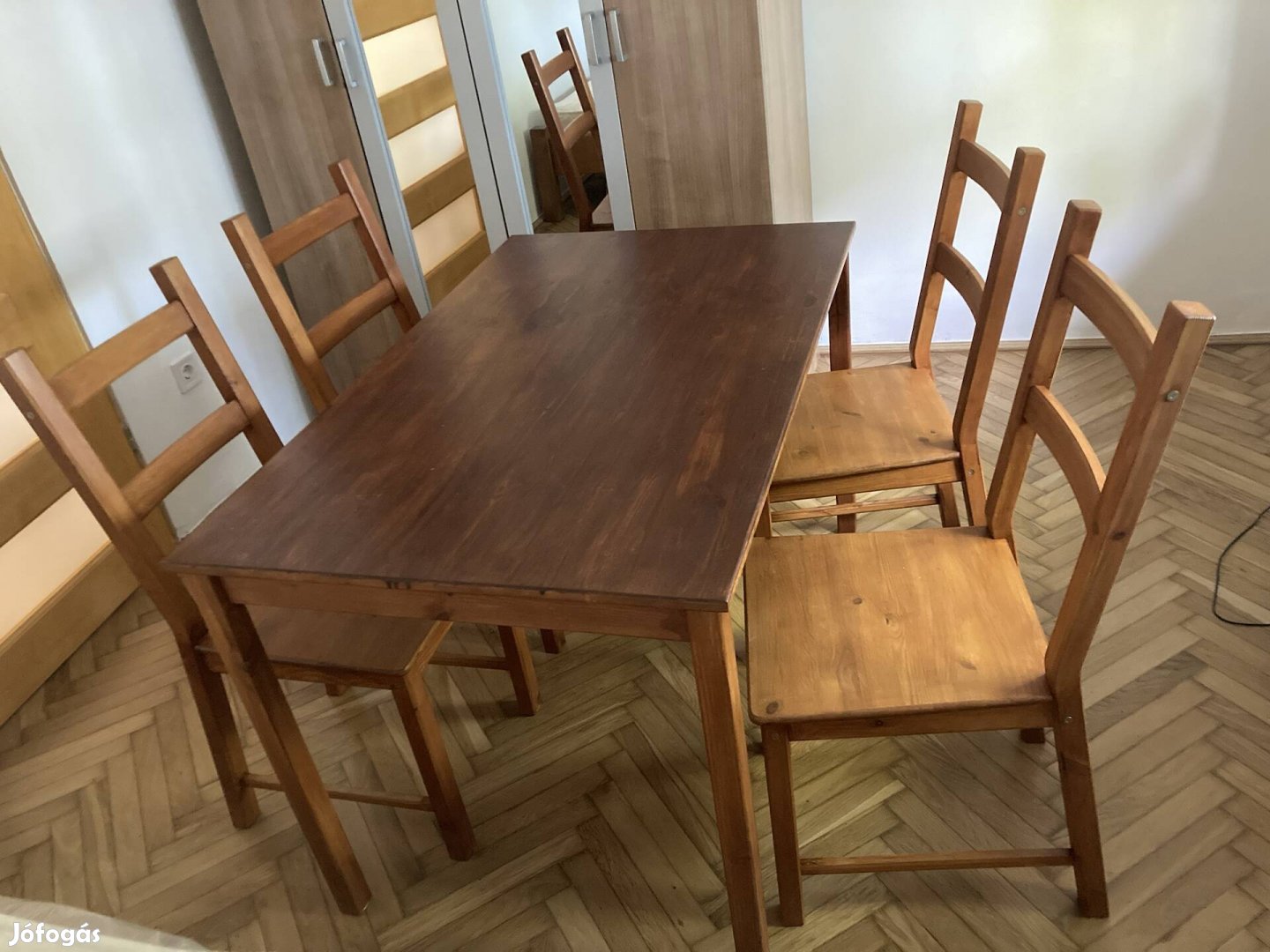 Fa asztal székekkel IKEA 