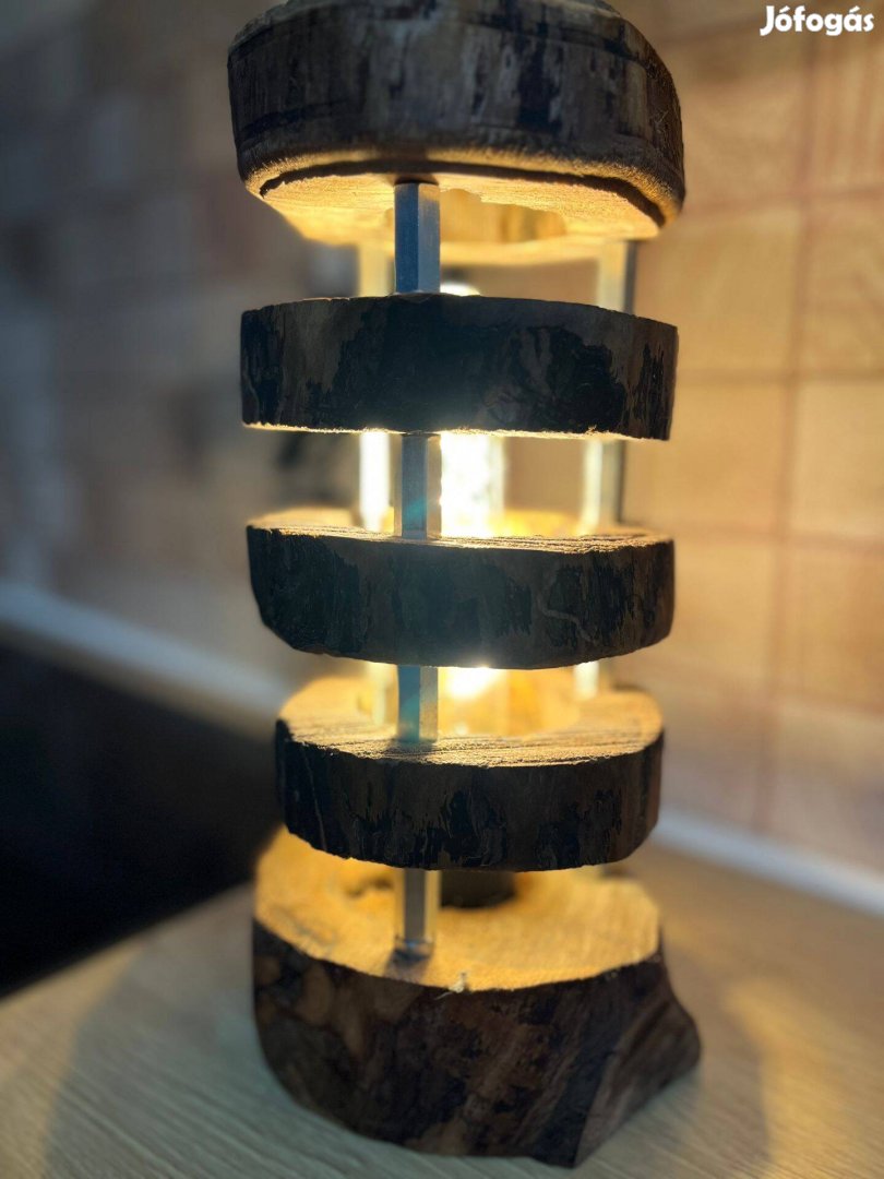 Fa dizájn asztali lámpa, izzóval együtt