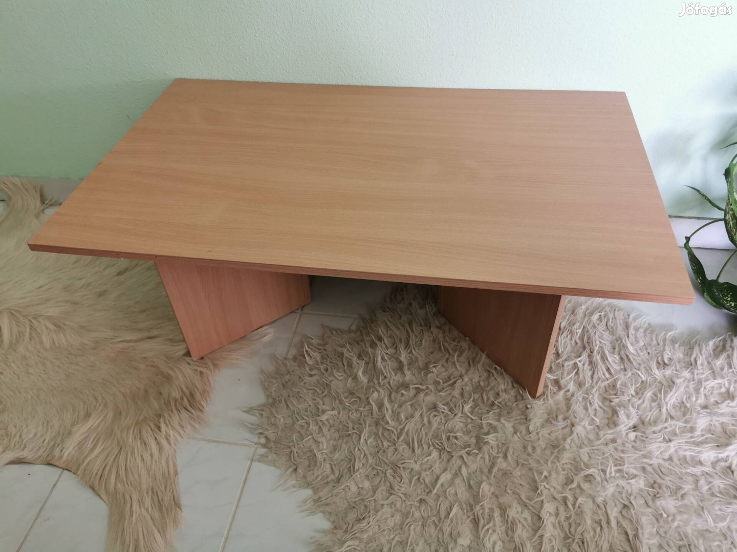 Fa dohányzó asztal